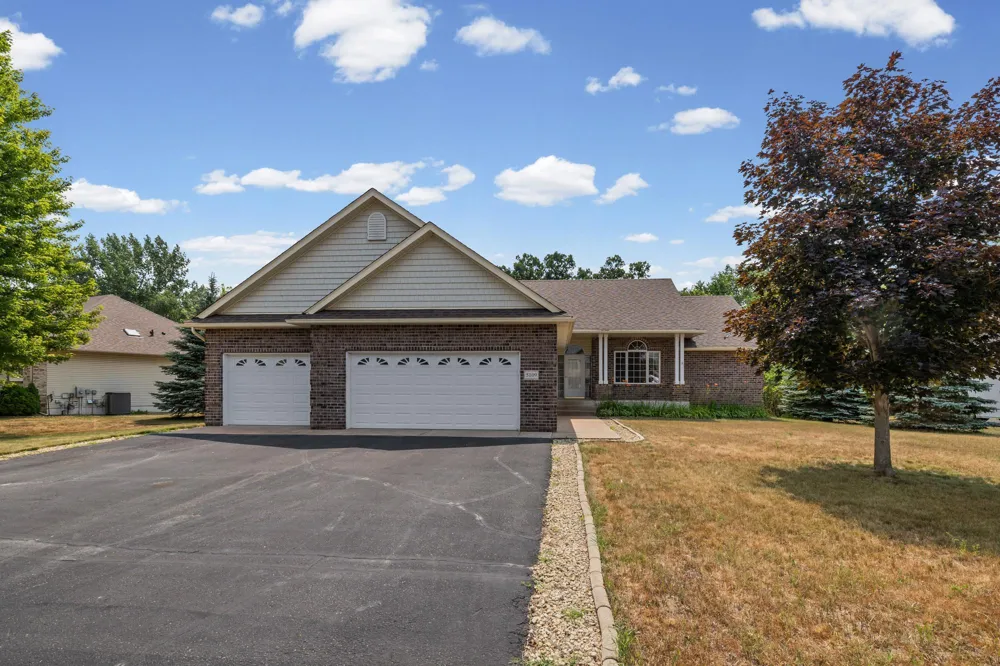 5109 382nd Drive North Branch, MN 55056