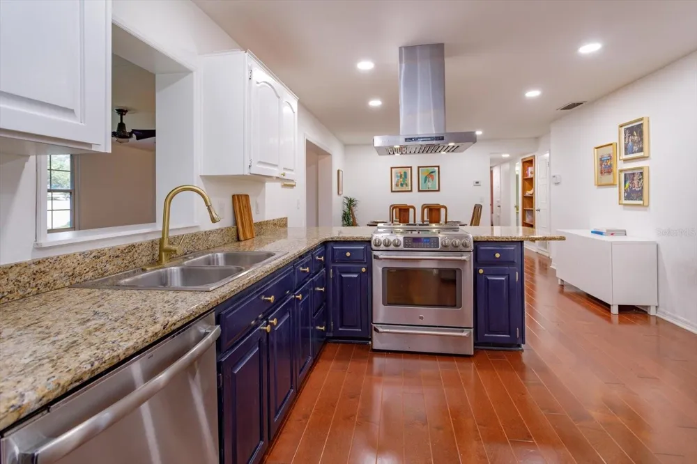 6412 STOCKBRIDGE AVENUE Orlando, FL 32809