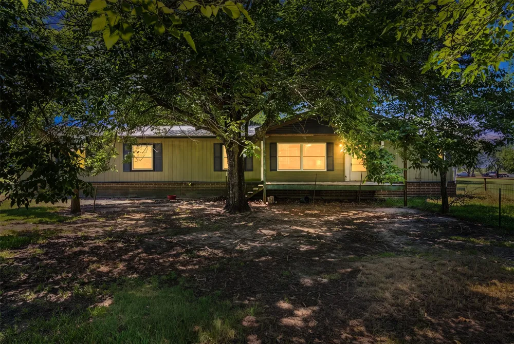 252 Blackland Road Riesel, TX 76682