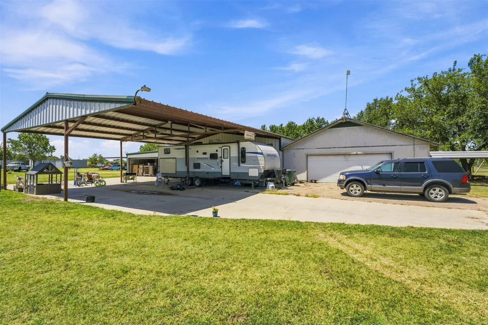 252 Blackland Road Riesel, TX 76682