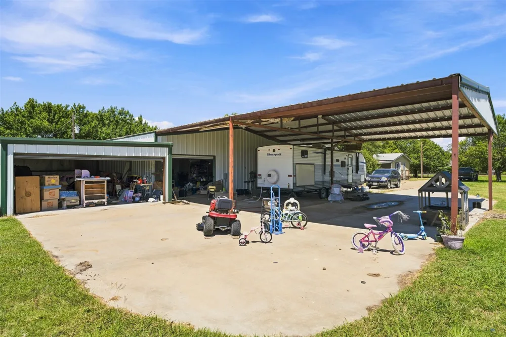 252 Blackland Road Riesel, TX 76682