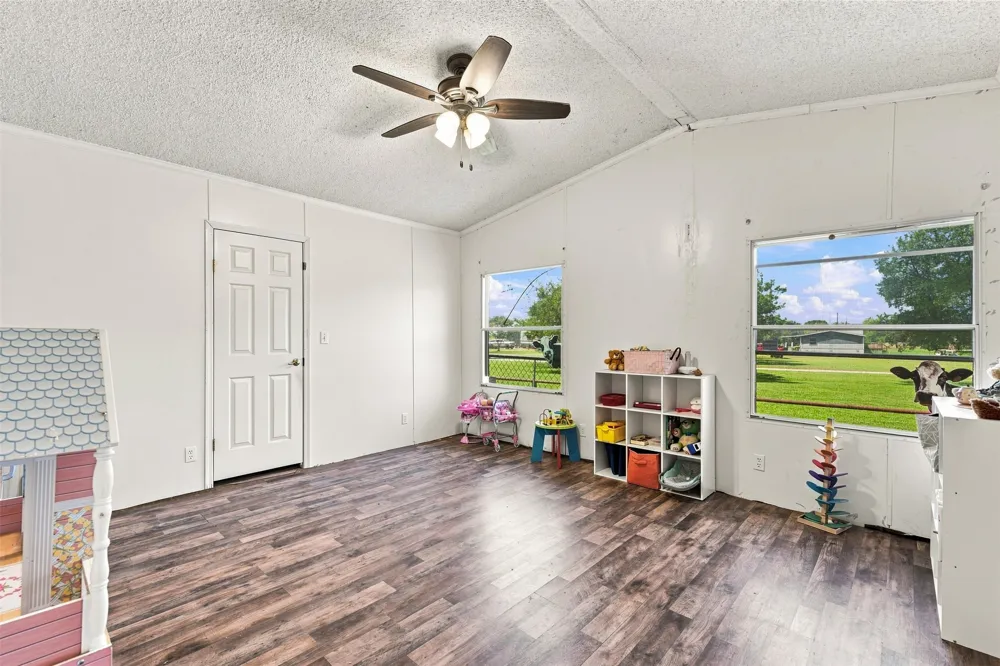 252 Blackland Road Riesel, TX 76682