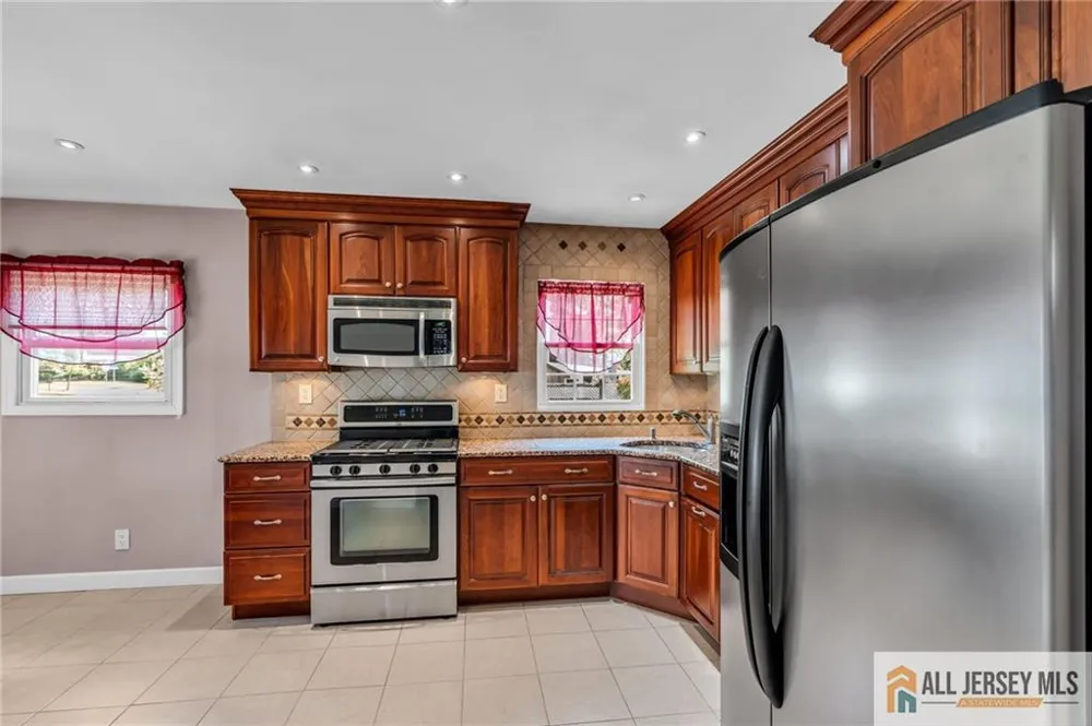 499 Old Stage Road Spotswood, NJ 08884