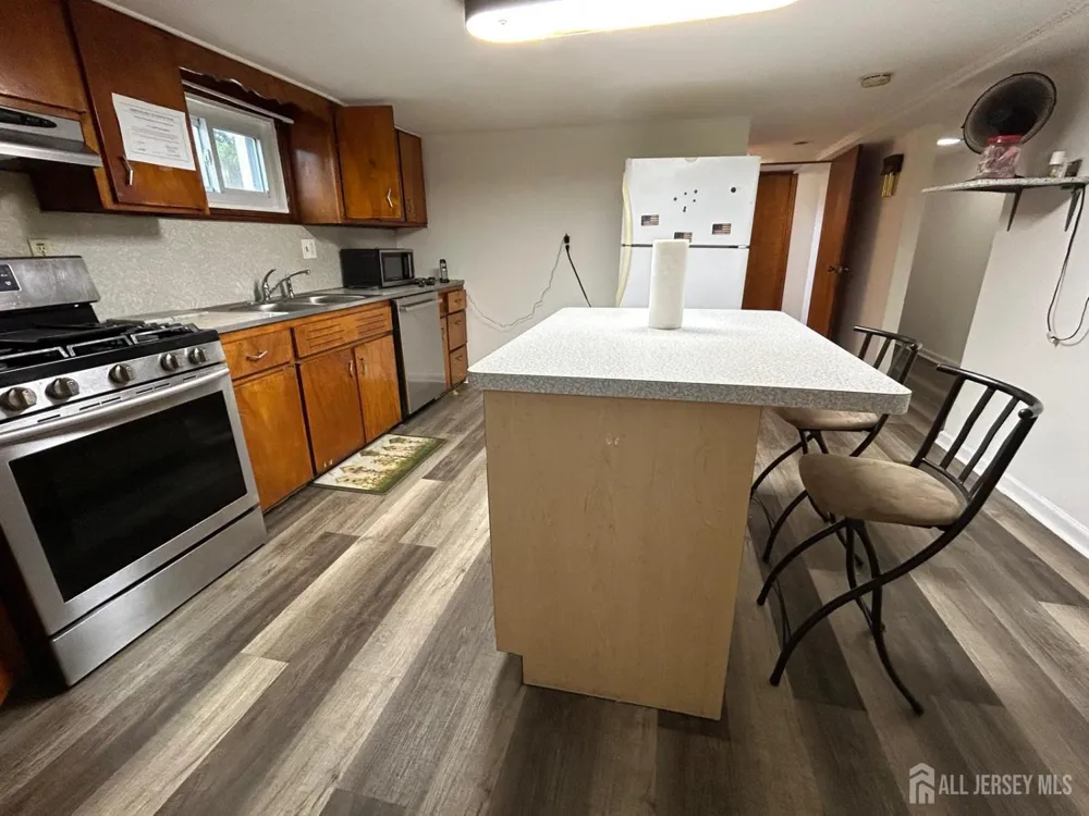 129 hampton Street Metuchen, NJ 08840