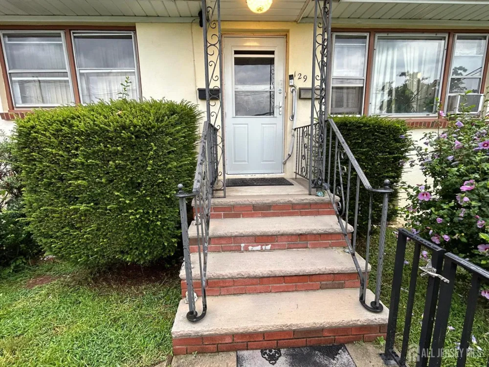 129 hampton Street Metuchen, NJ 08840