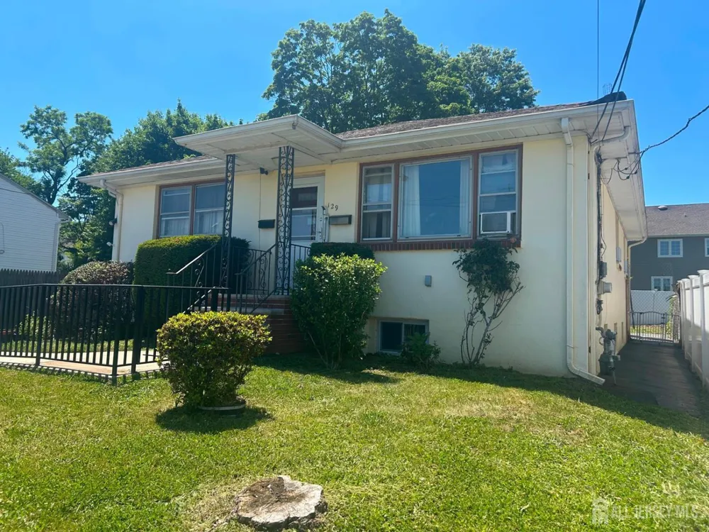 129 hampton Street Metuchen, NJ 08840