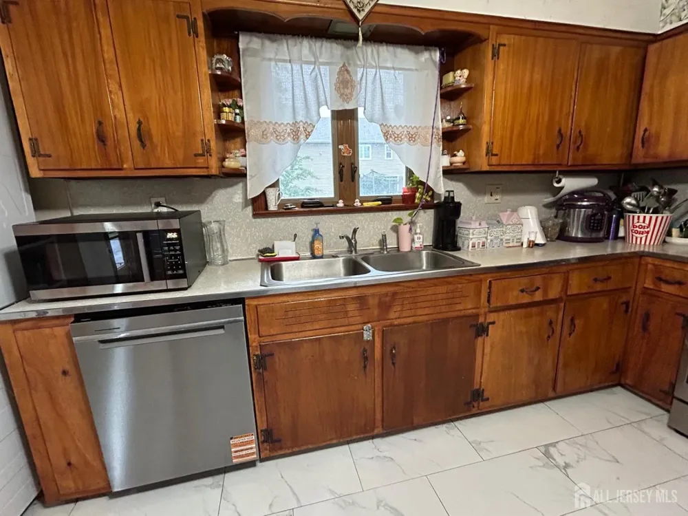 129 hampton Street Metuchen, NJ 08840
