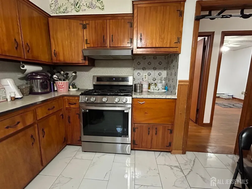 129 hampton Street Metuchen, NJ 08840
