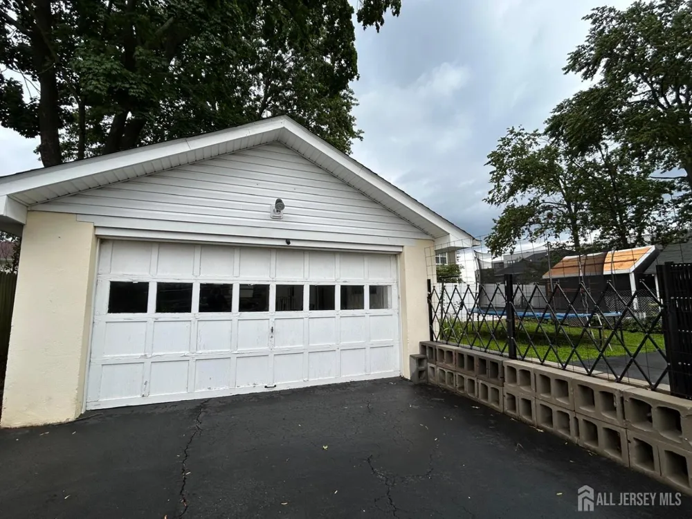 129 hampton Street Metuchen, NJ 08840