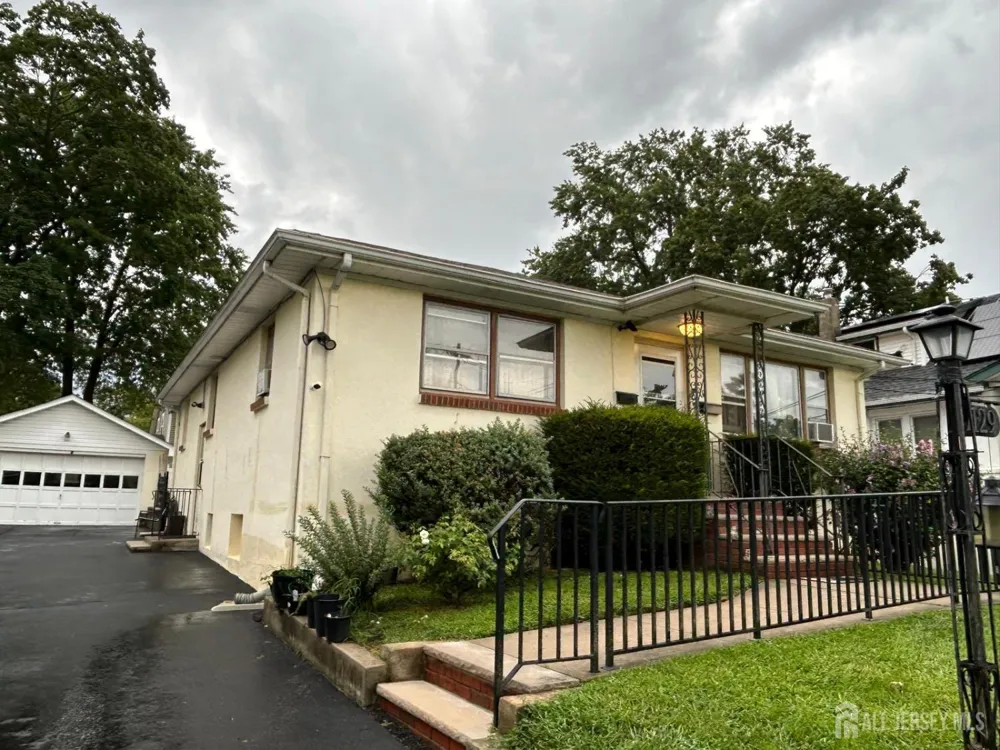129 hampton Street Metuchen, NJ 08840