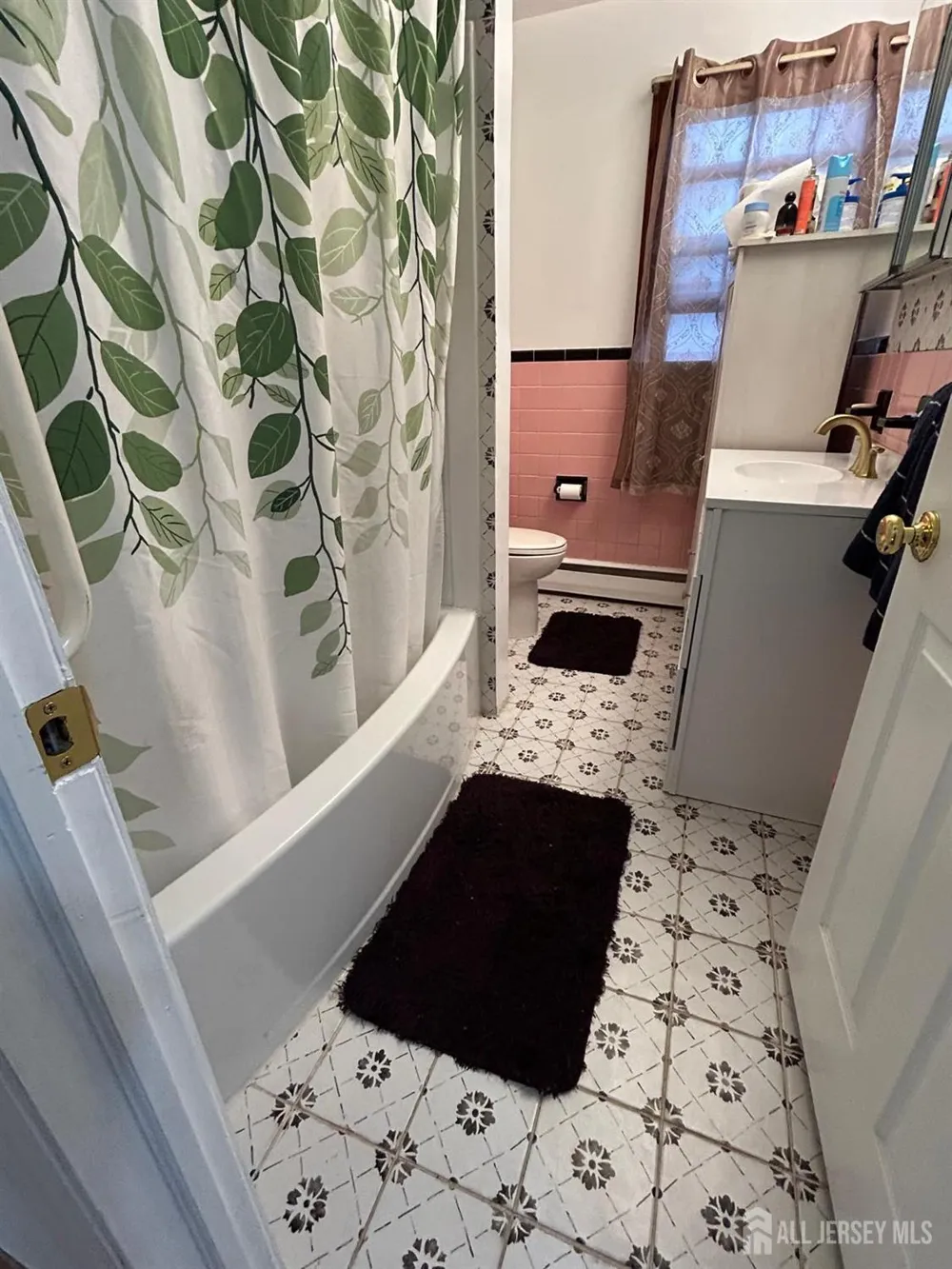 129 hampton Street Metuchen, NJ 08840