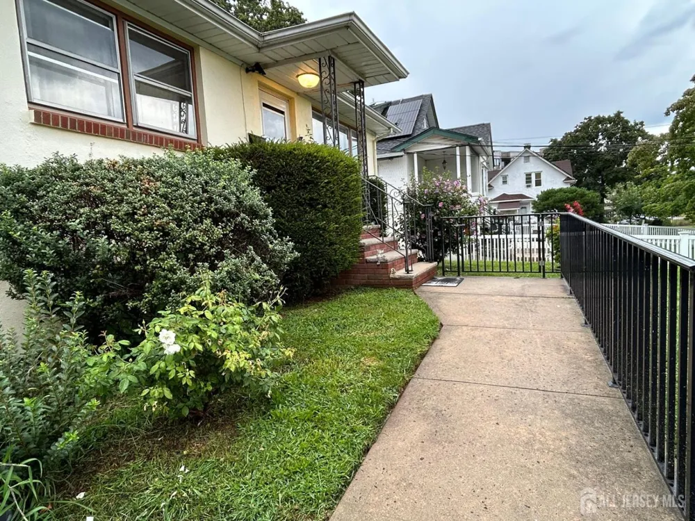 129 hampton Street Metuchen, NJ 08840