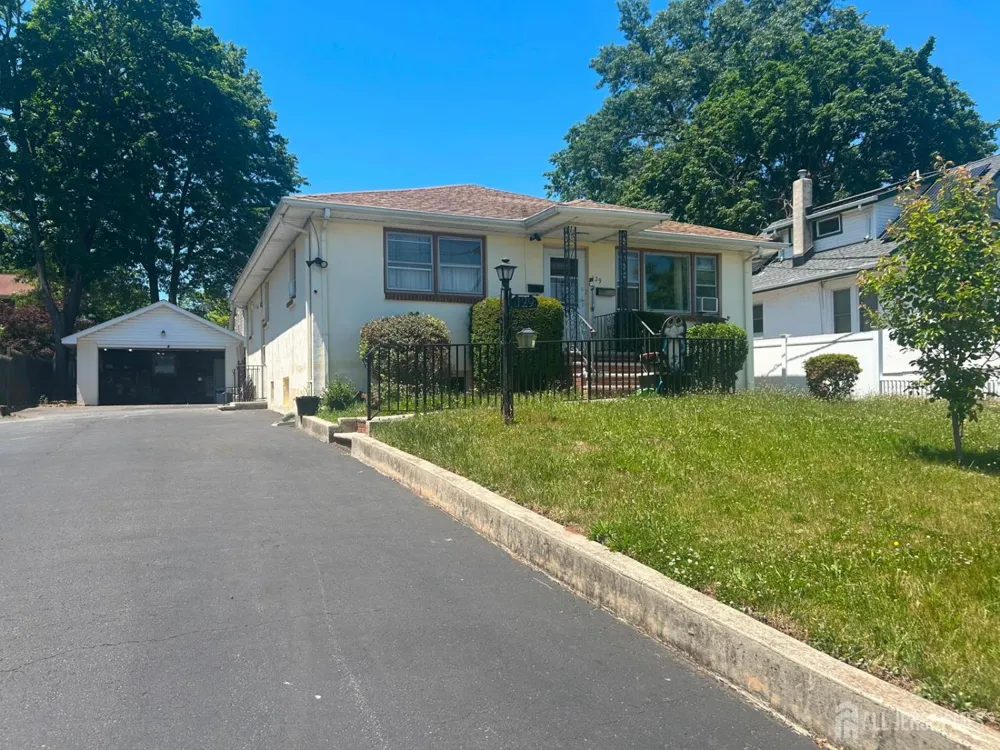 129 hampton Street Metuchen, NJ 08840