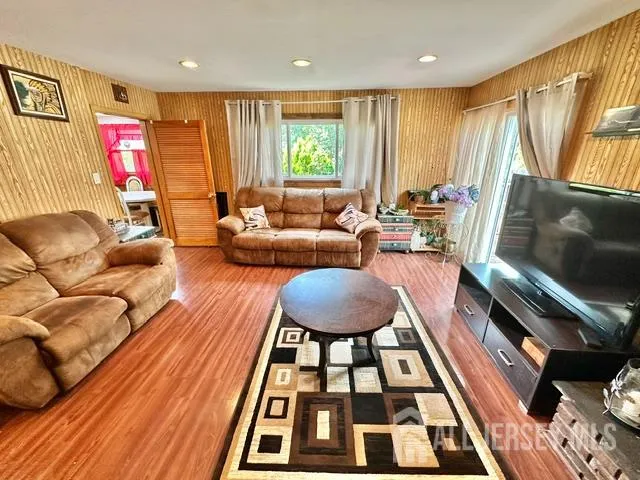 227 Old Stage Road Spotswood, NJ 08884