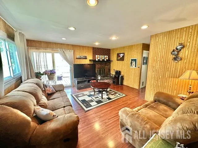 227 Old Stage Road Spotswood, NJ 08884