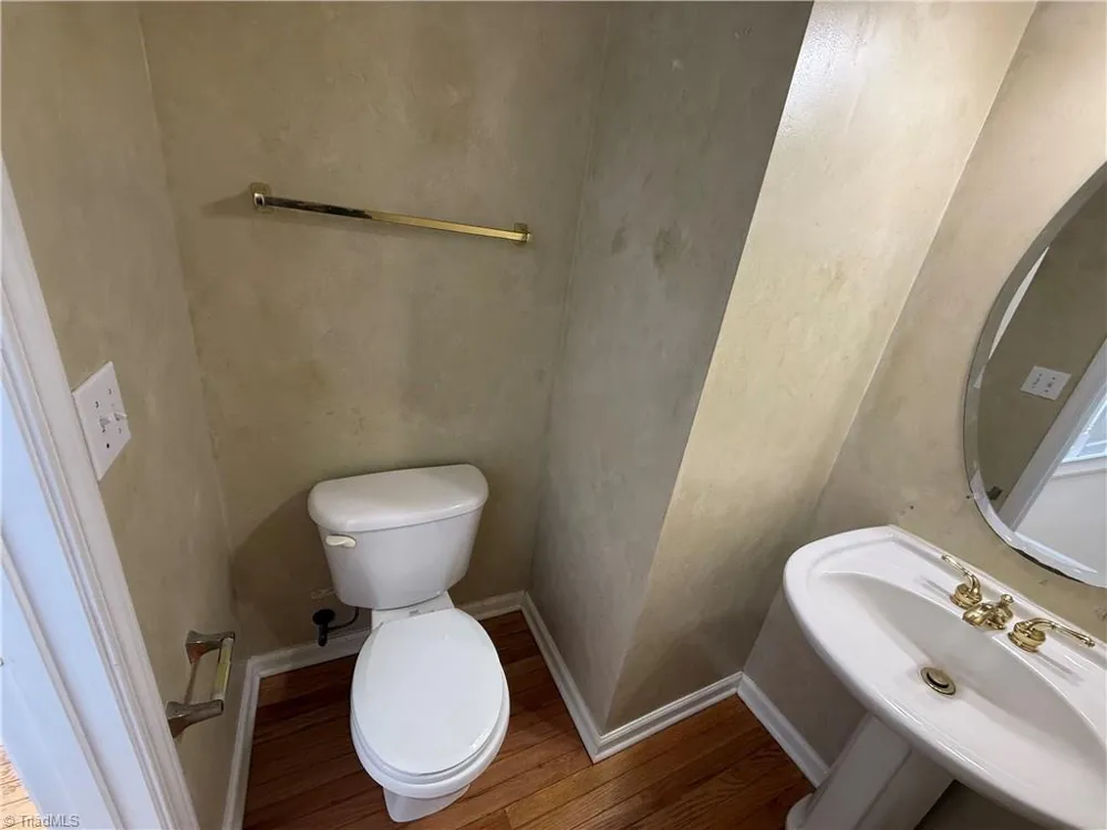 5101 Ivystone Lane Winston-Salem, NC 27104