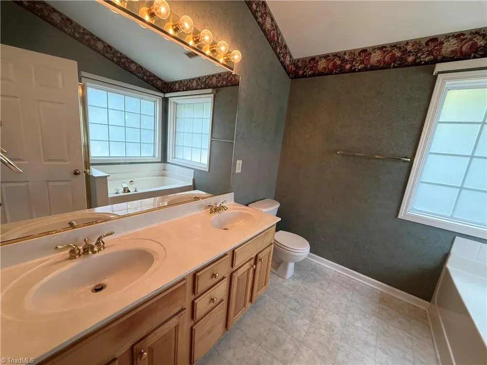 5101 Ivystone Lane Winston-Salem, NC 27104