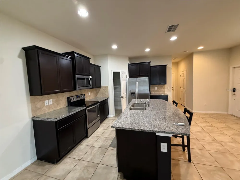 9154 HILLCROFT DRIVE Riverview, FL 33578