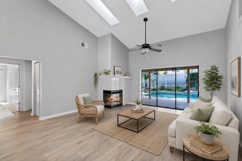 623 YORKSHIRE DRIVE Oviedo, FL 32765
