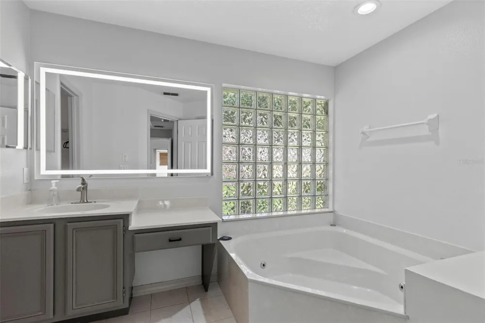623 YORKSHIRE DRIVE Oviedo, FL 32765