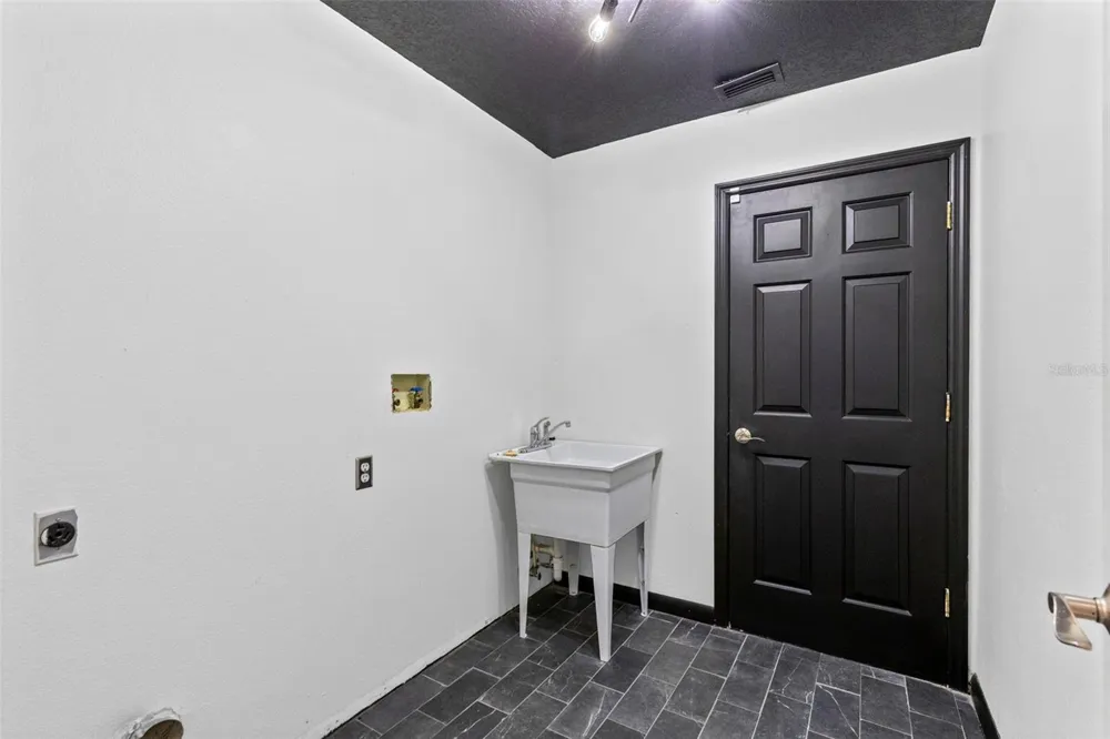 623 YORKSHIRE DRIVE Oviedo, FL 32765