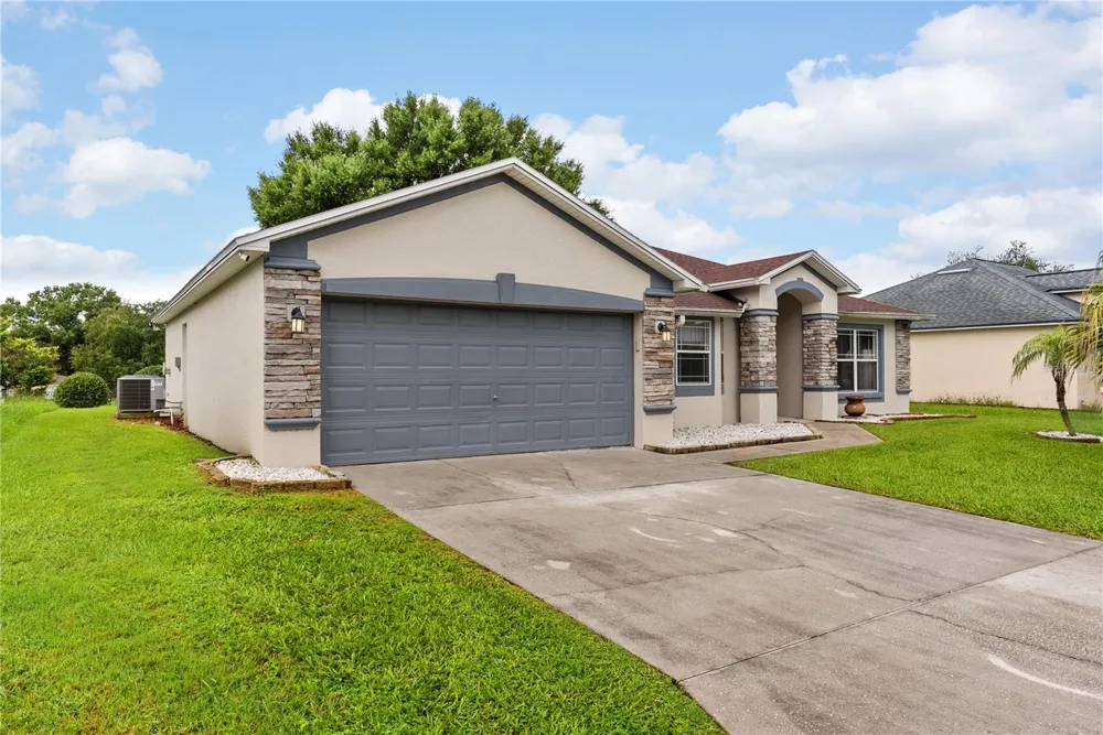 8207 WESTMONT TERRACE DRIVE Lakeland, FL 33810