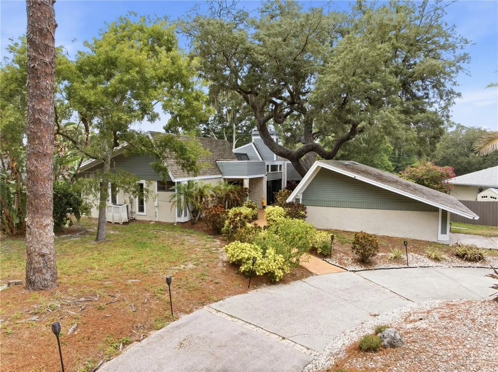 2860 BRIARWOOD LANE Palm Harbor, FL 34683