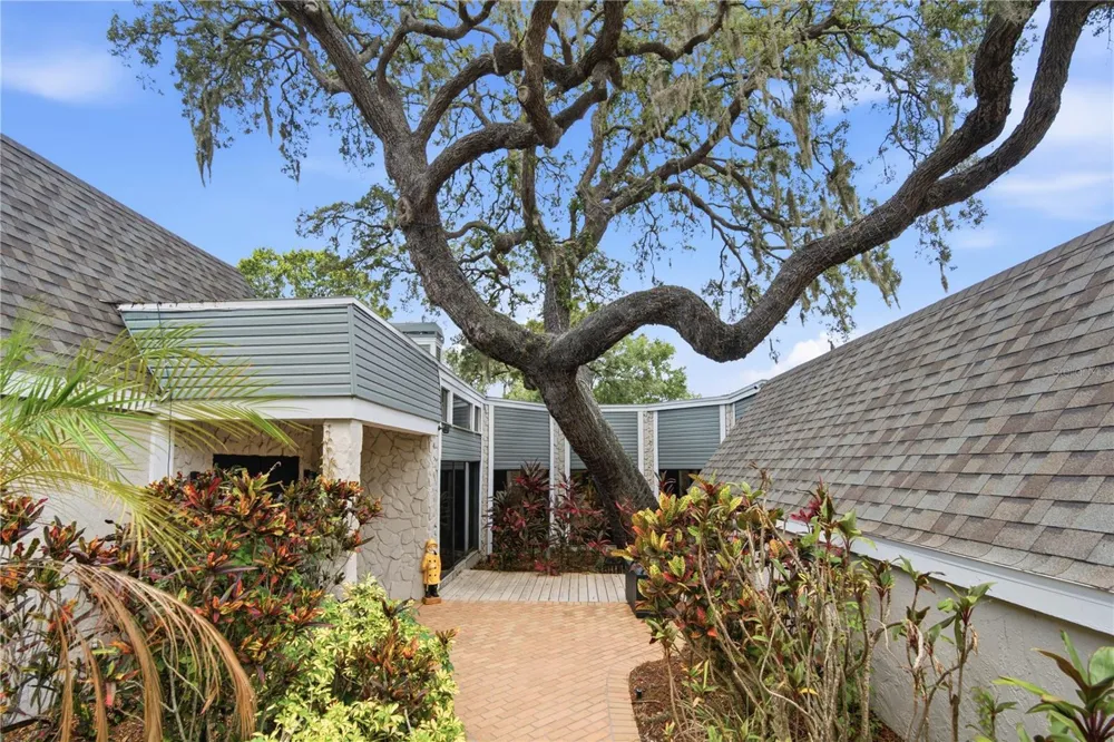 2860 BRIARWOOD LANE Palm Harbor, FL 34683