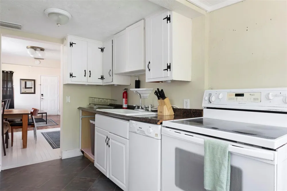 3860 BURLINGTON AVENUE St Petersburg, FL 33713