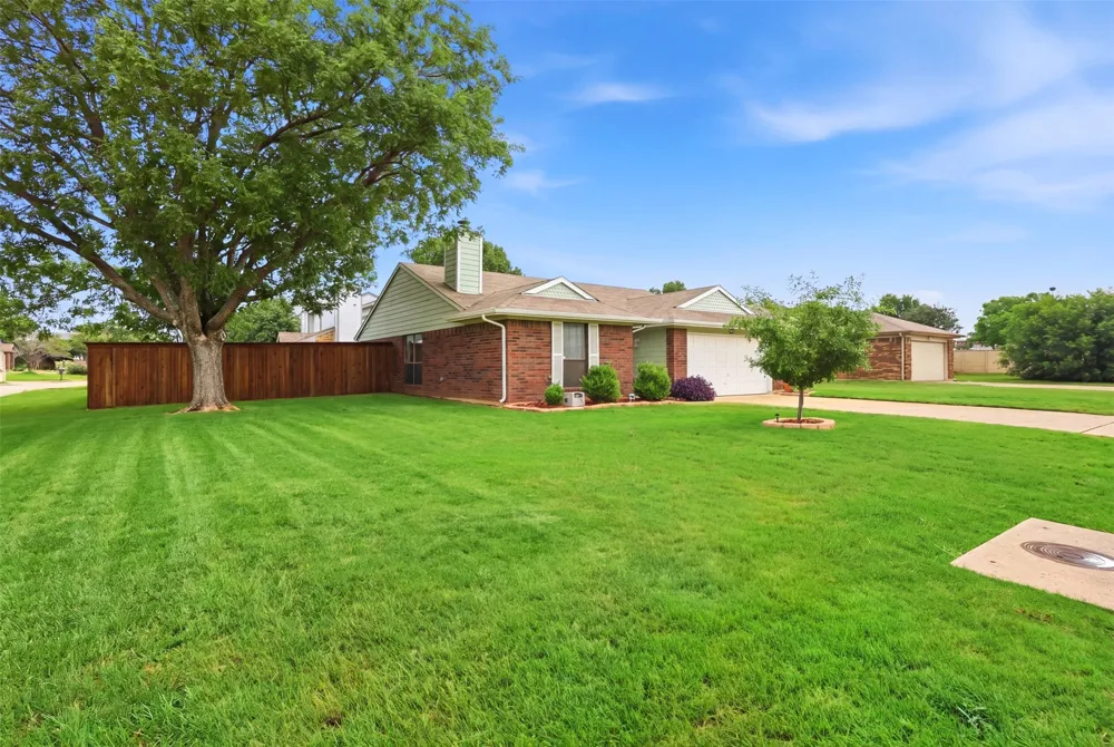 3612 Glenview Drive Corinth, TX 76210