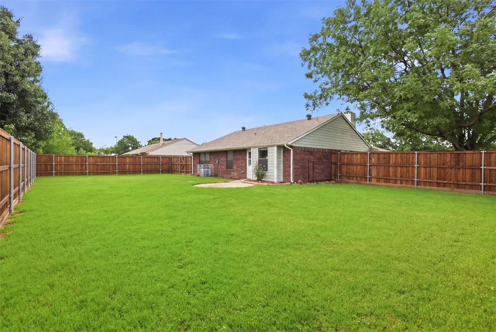 3612 Glenview Drive Corinth, TX 76210