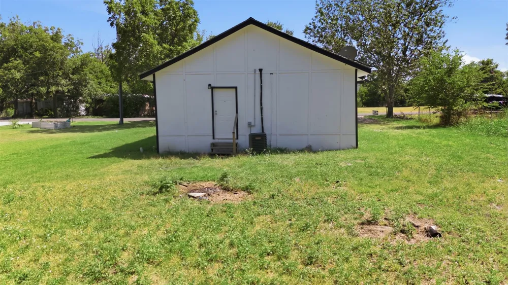 406 E Grayson Street Leonard, TX 75452