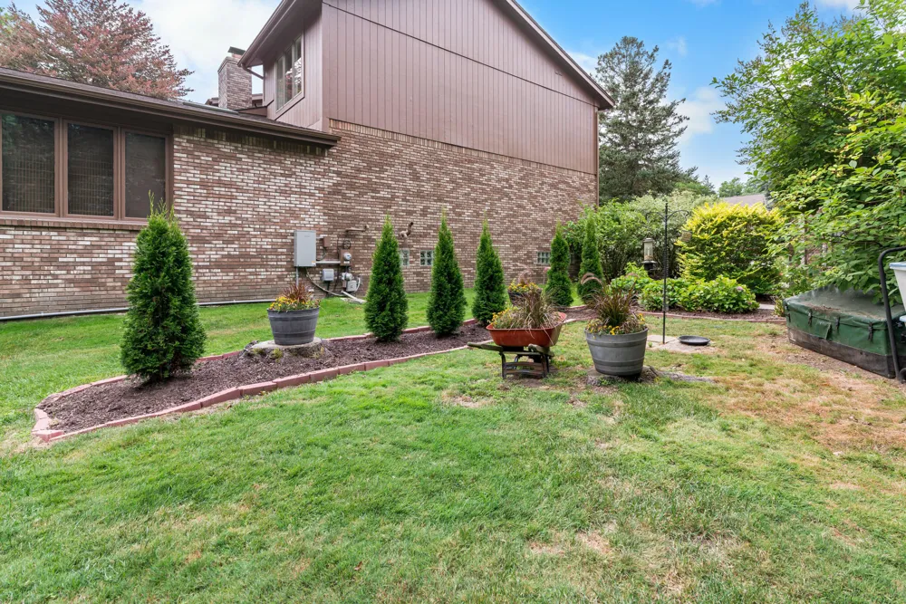 29822 Deer Run Farmington Hills, MI 48331