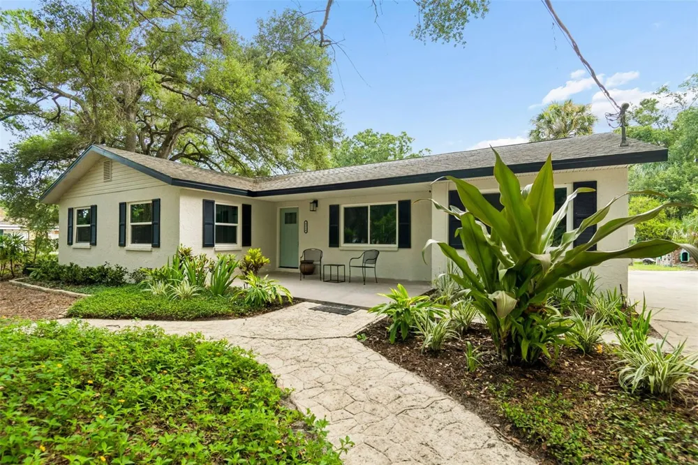 6214 15TH AVENUE S Tampa, FL 33619