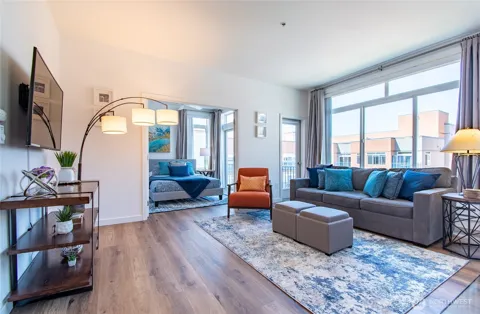 2415 2nd Avenue #729