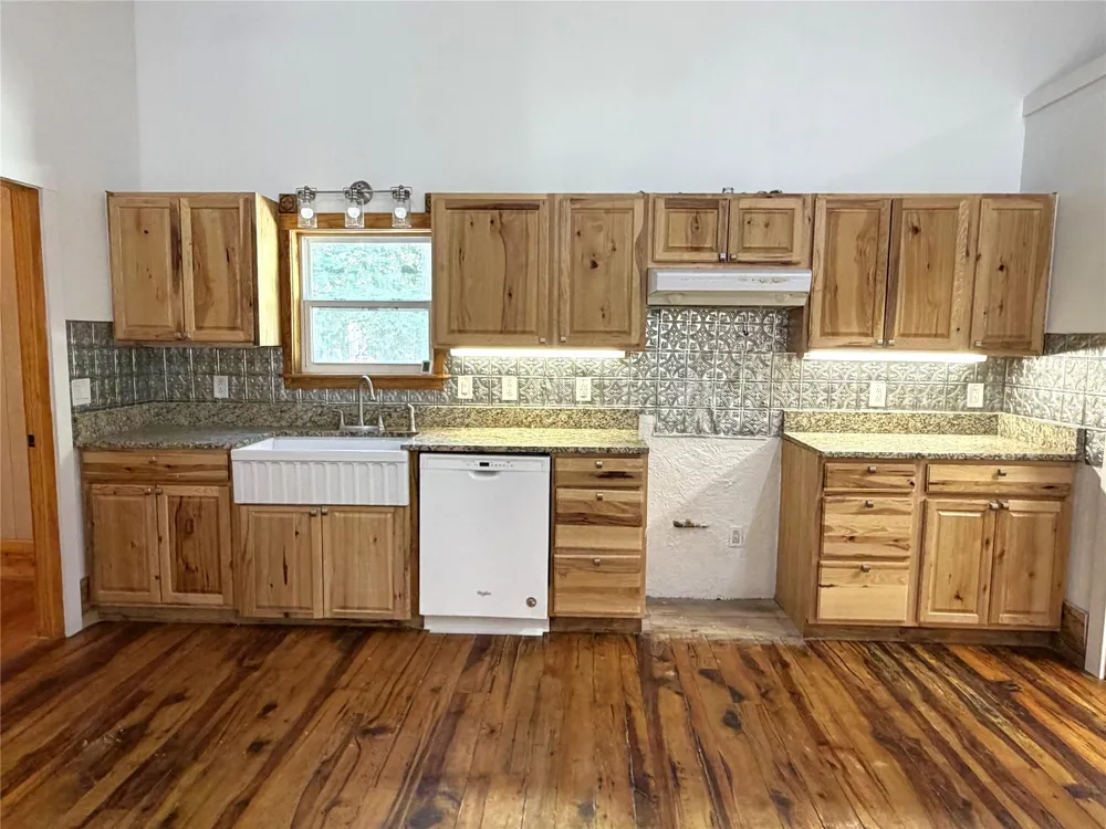 294 Canadian Drive Trinity, TX 75862