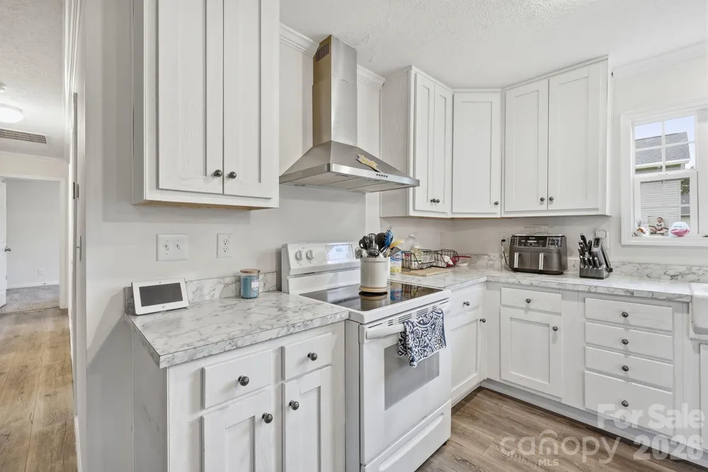 417 Glover Street Hendersonville, NC 28792