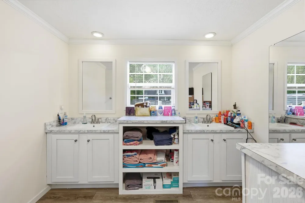 417 Glover Street Hendersonville, NC 28792