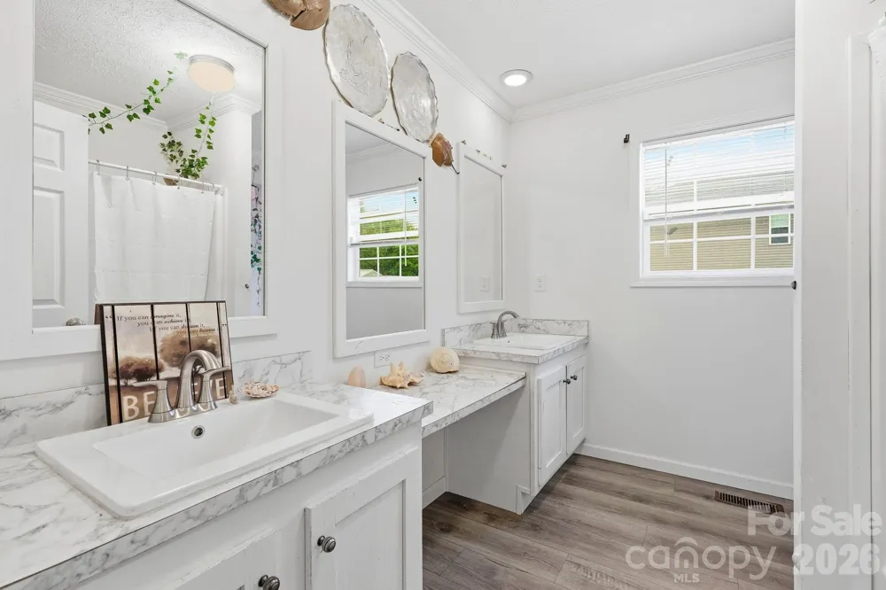 417 Glover Street Hendersonville, NC 28792