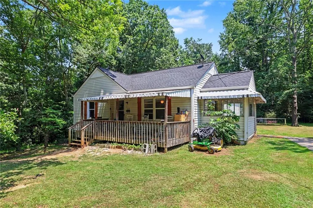 127 White Street Tallapoosa, GA 30176