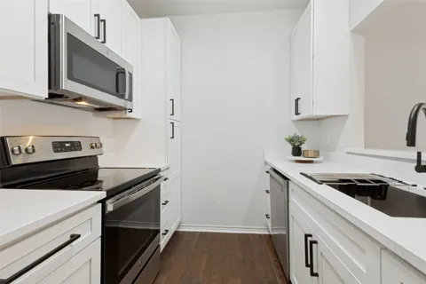 5701 Gaston Avenue #4
