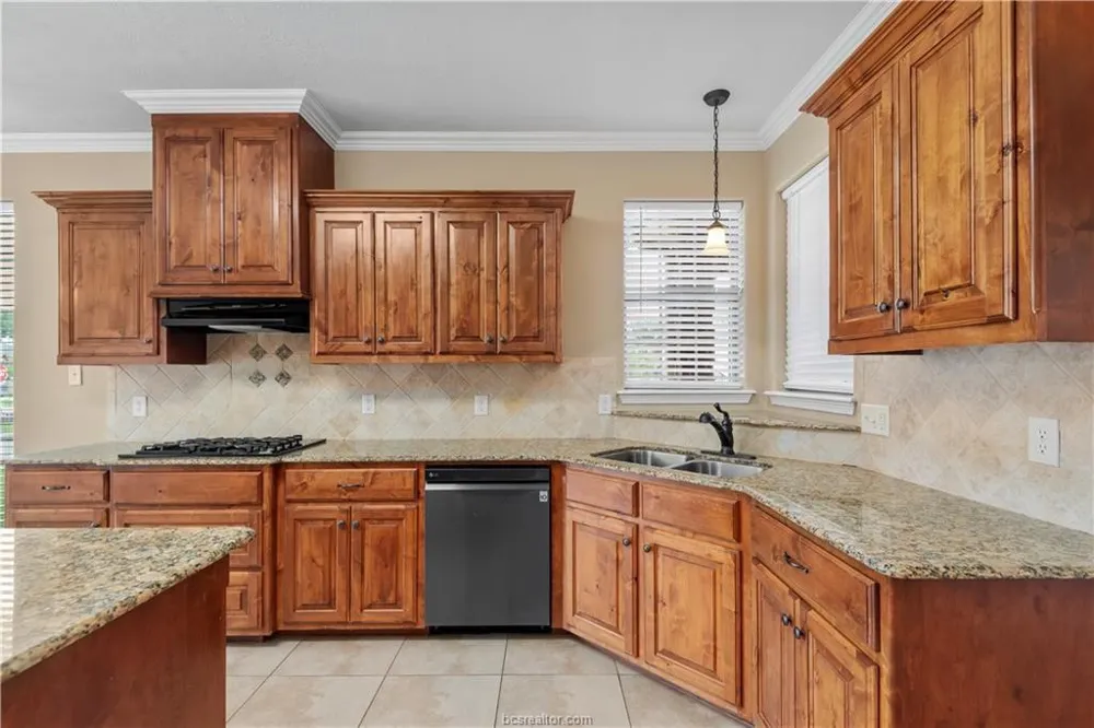 1904 Debbie Drive Bryan, TX 77802
