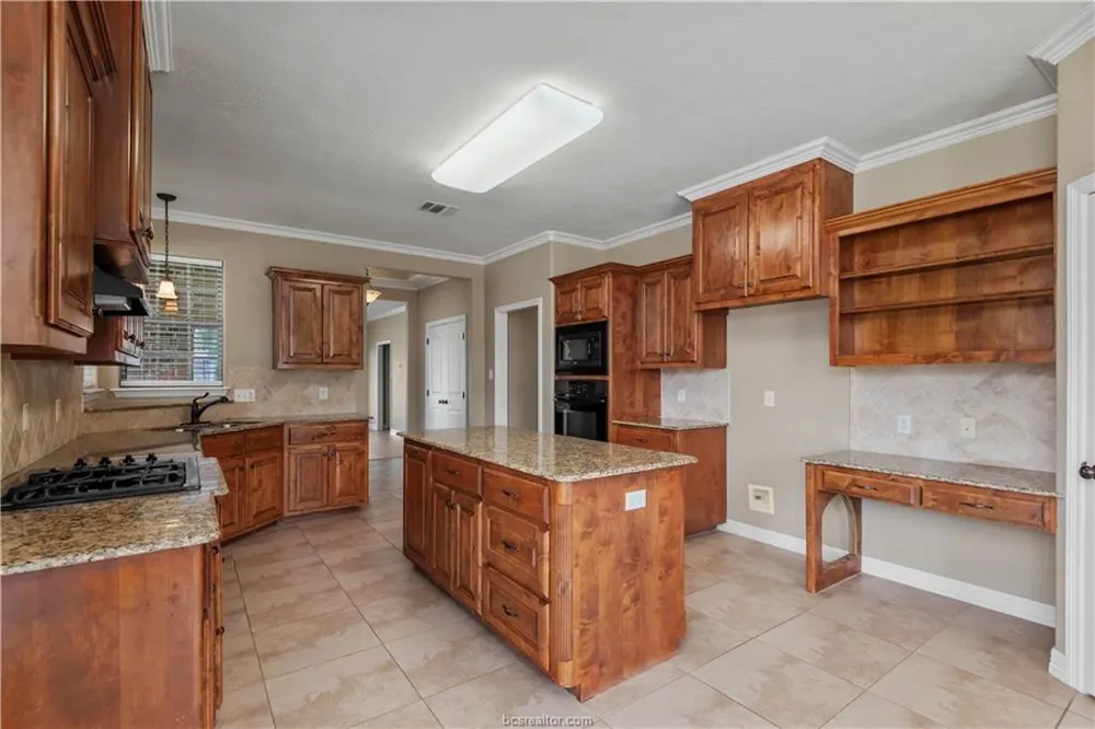 1904 Debbie Drive Bryan, TX 77802