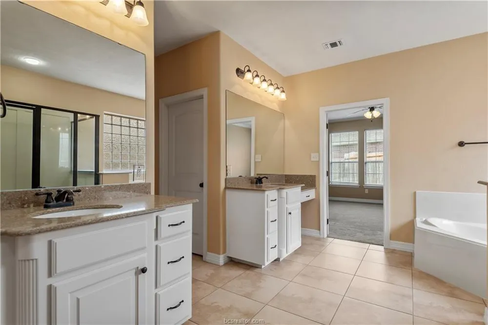 1904 Debbie Drive Bryan, TX 77802