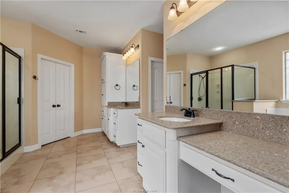1904 Debbie Drive Bryan, TX 77802