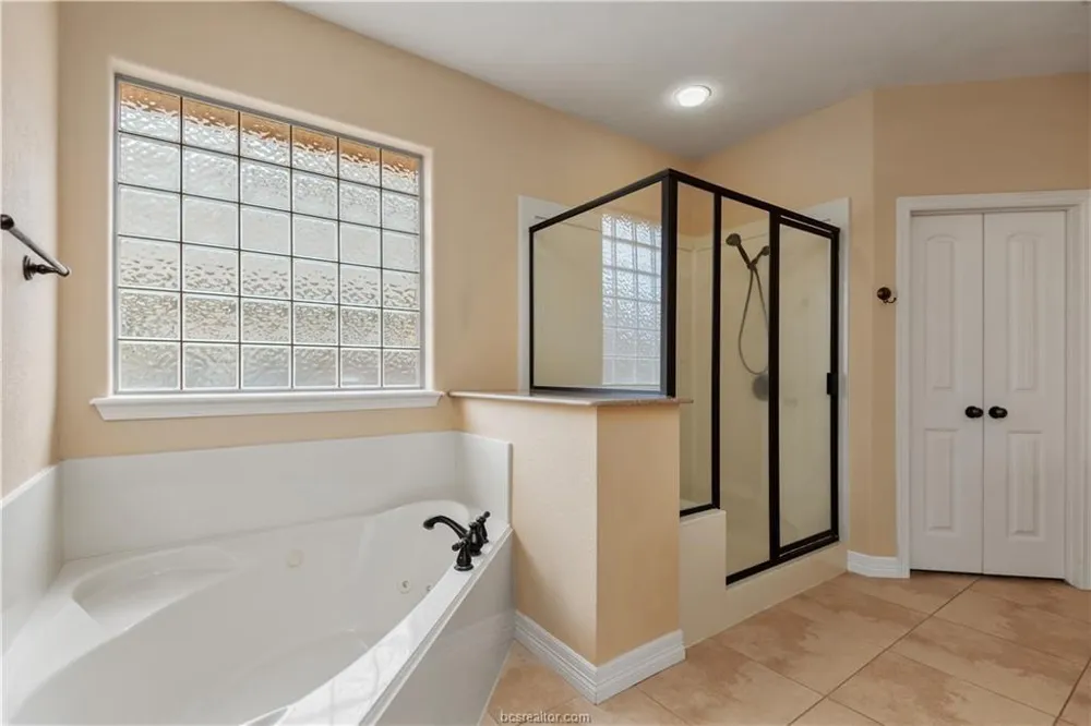 1904 Debbie Drive Bryan, TX 77802