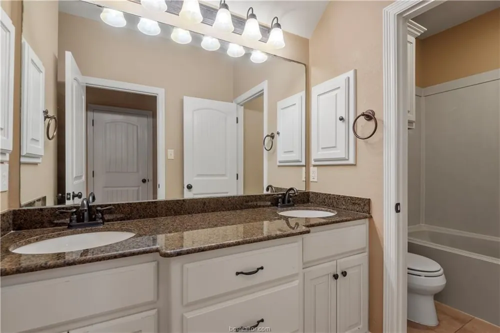 1904 Debbie Drive Bryan, TX 77802