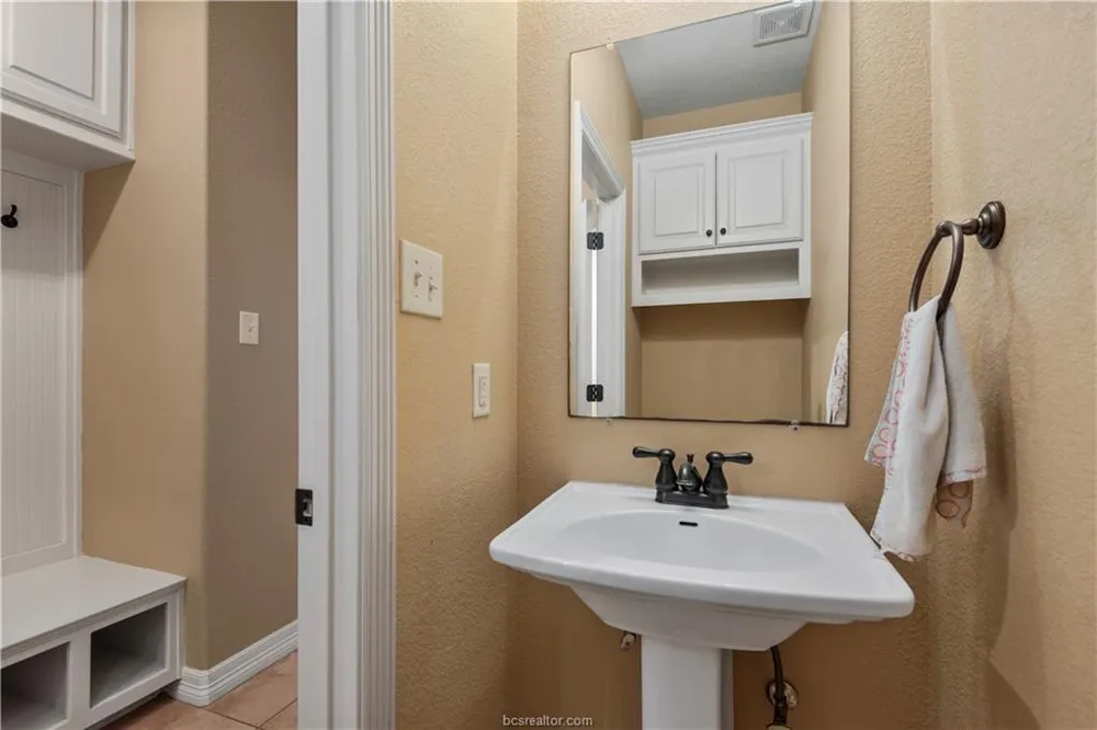 1904 Debbie Drive Bryan, TX 77802