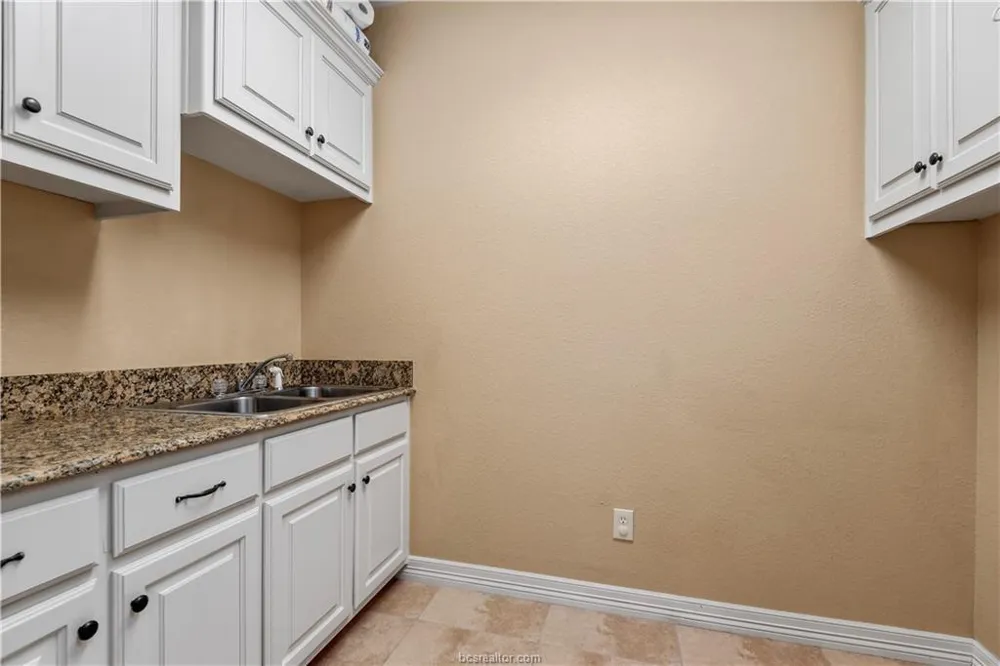 1904 Debbie Drive Bryan, TX 77802