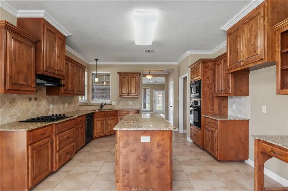 1904 Debbie Drive Bryan, TX 77802
